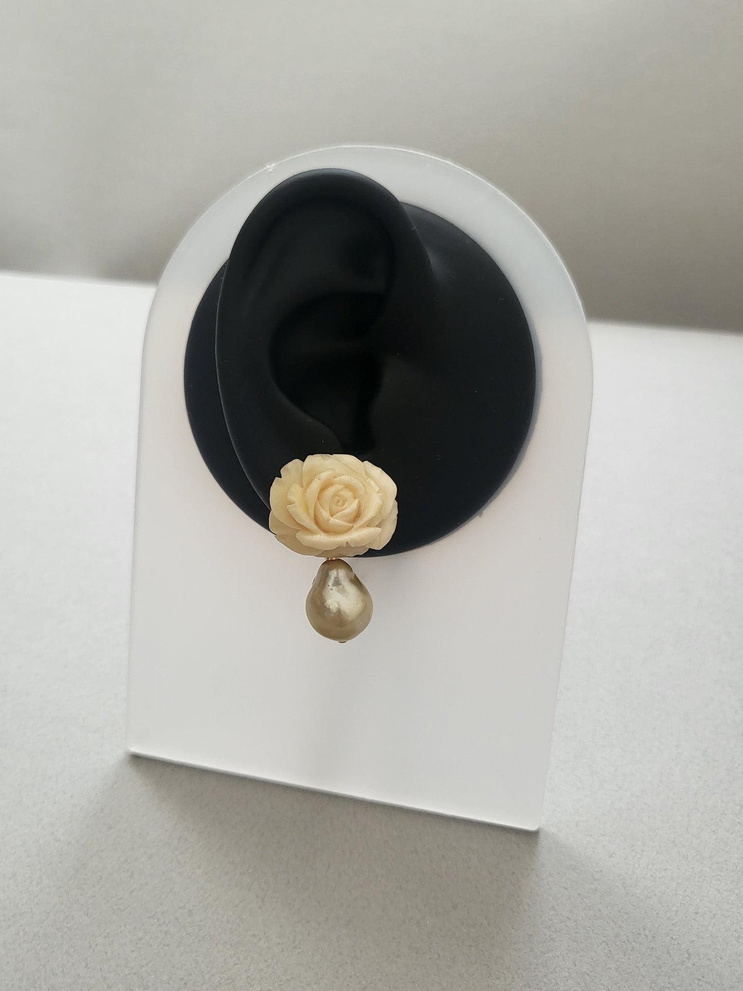 鯨歯カーヴィングピアス(2)