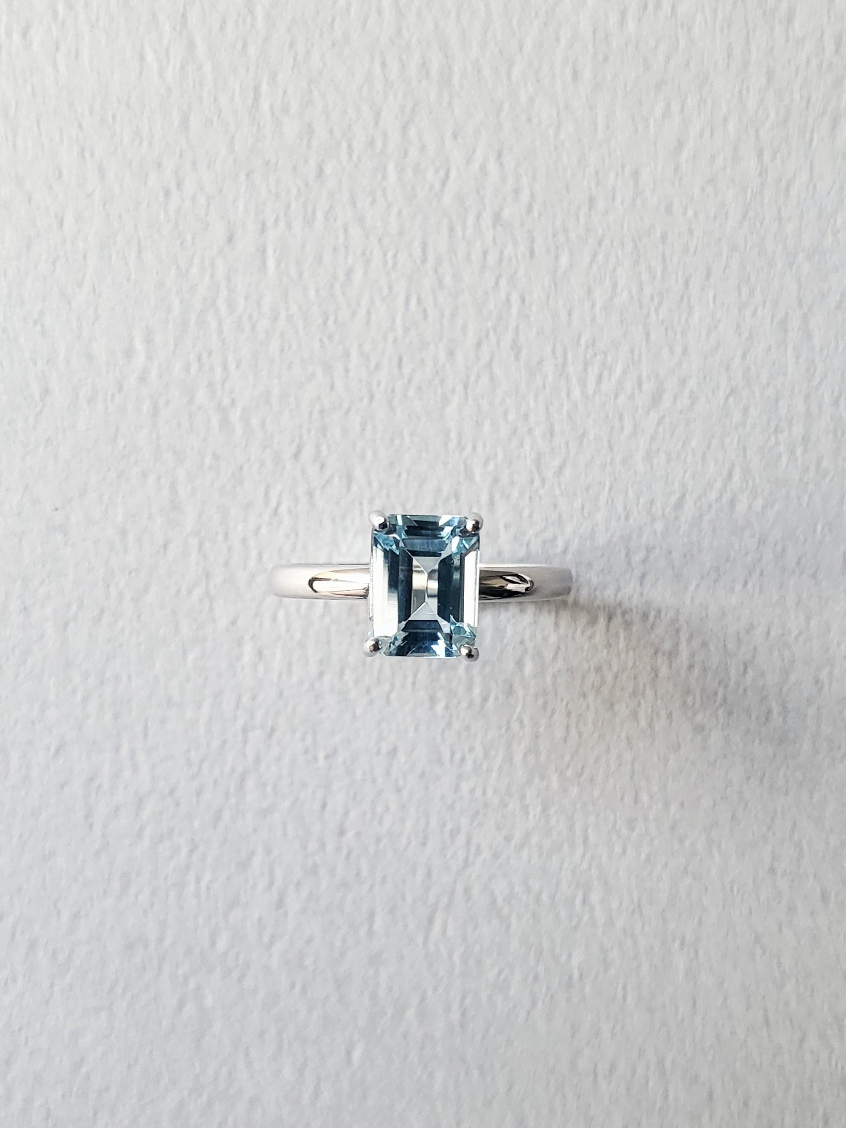 エシカルアクアマリンエメラルドカットリング（Pt） – Jewellery
