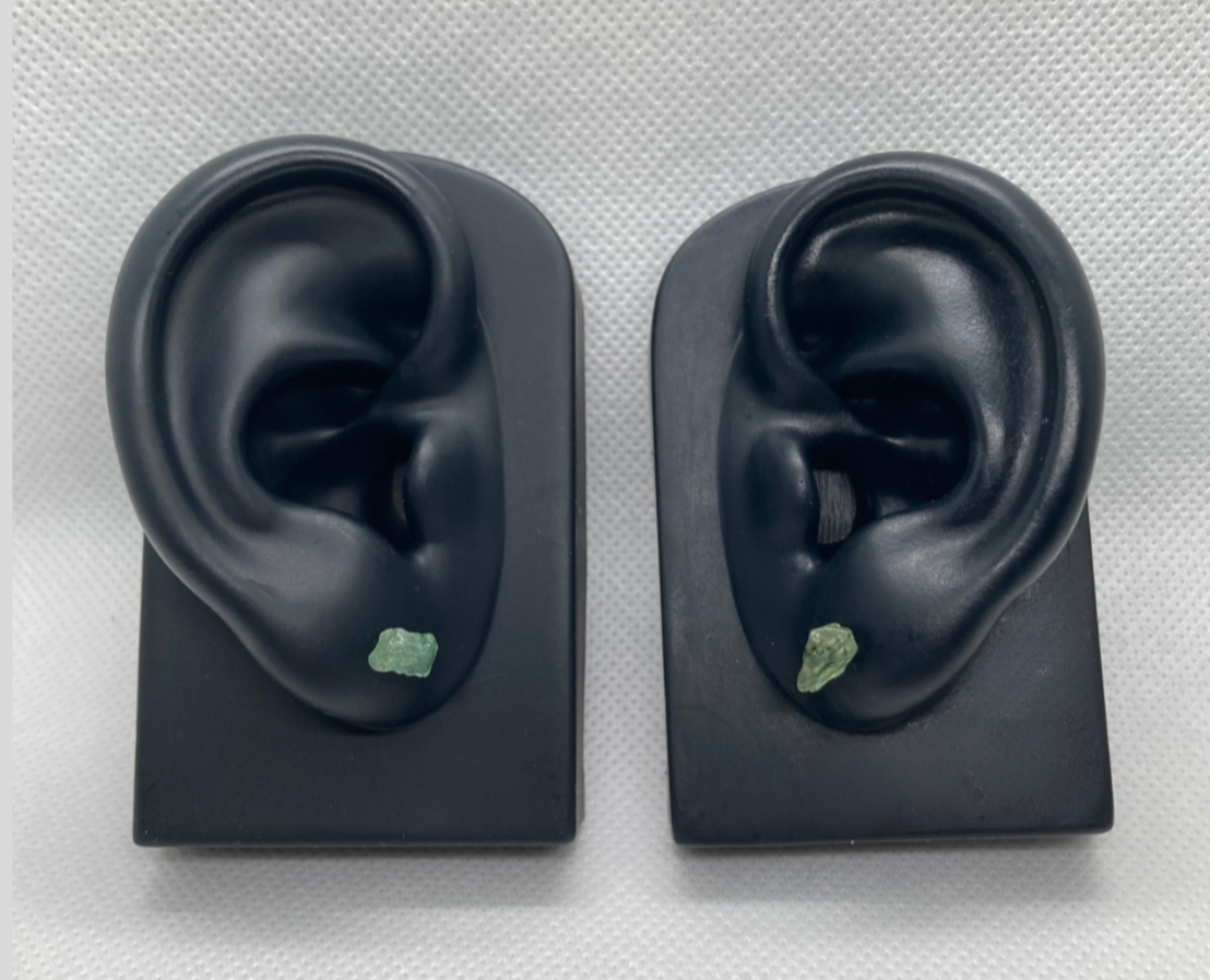 アパタイトラフミニピアス