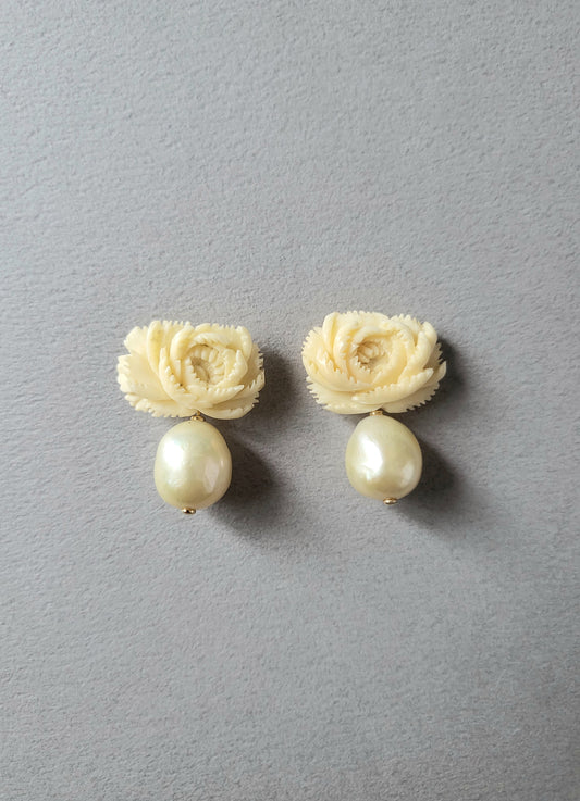 鯨歯カーヴィングピアス（３）