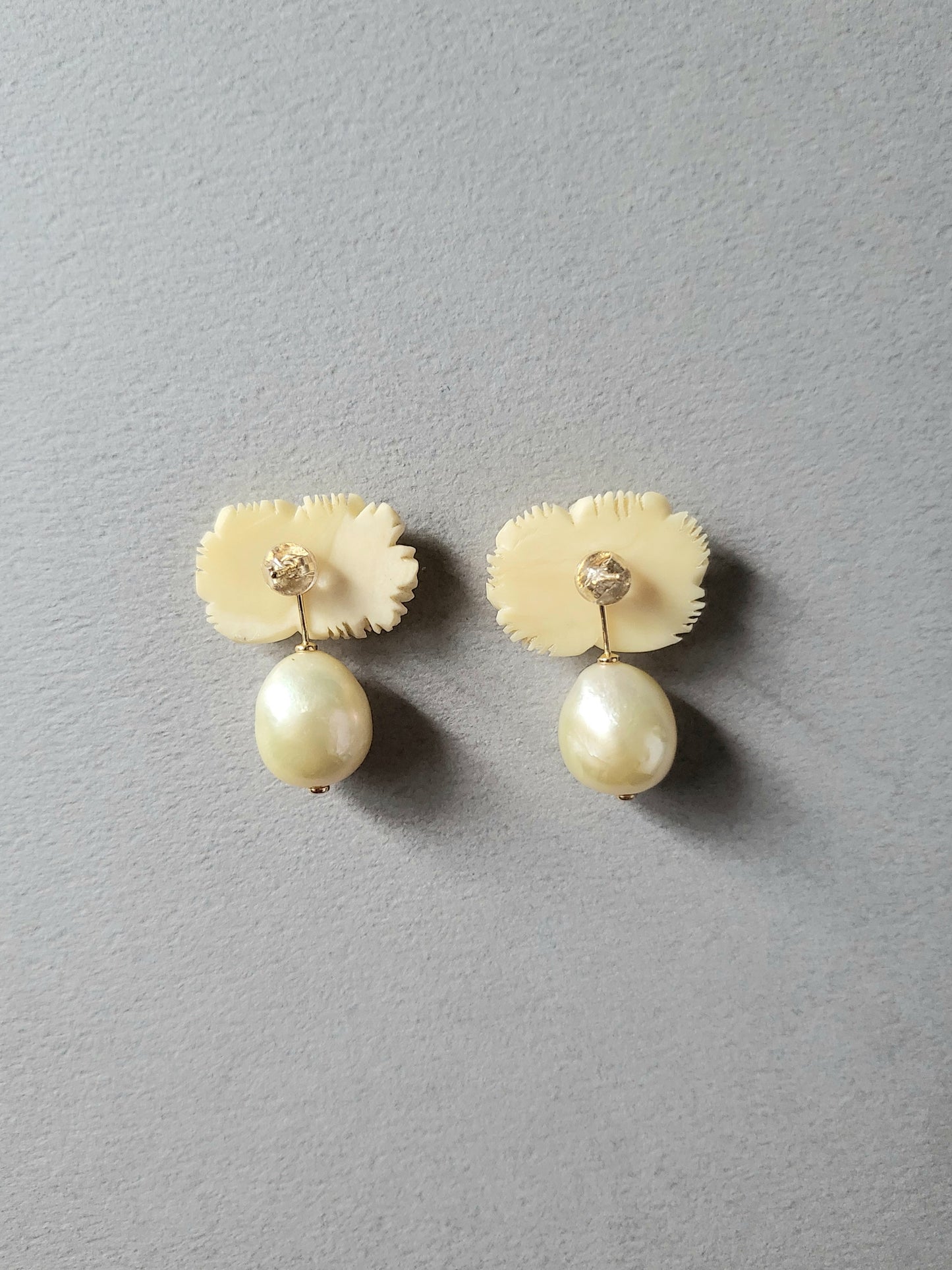 鯨歯カーヴィングピアス（３）