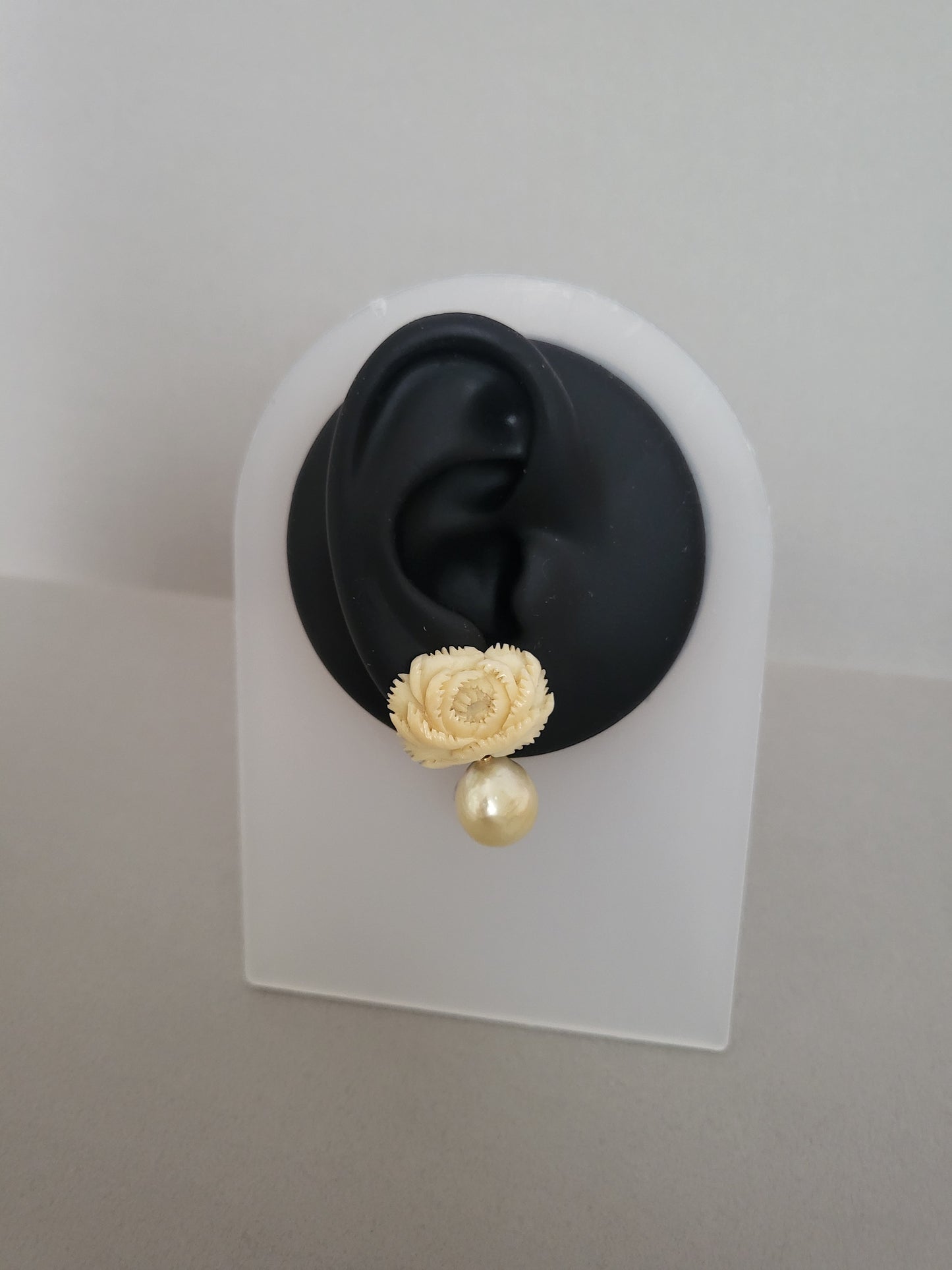 鯨歯カーヴィングピアス（３）