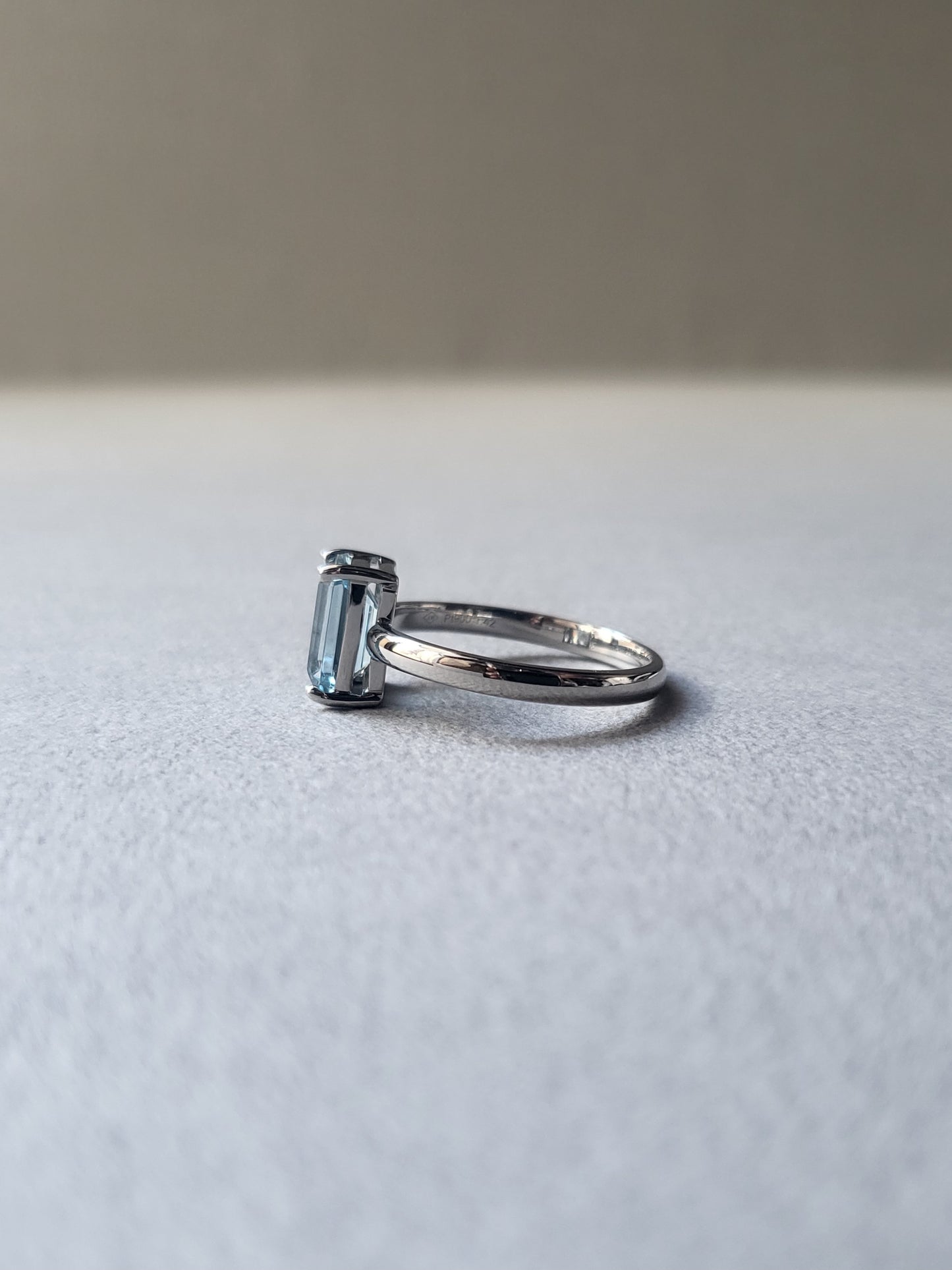 エシカルアクアマリンエメラルドカットリング（Pt）